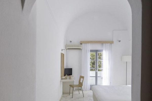 Hotel 28 (Santorini)